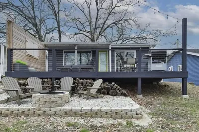 Image de Lake House - Lake Views - Outdoor Pool!