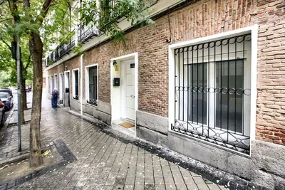 Image de Live the most authentic Madrid in this apartment in the Retiro neighborhood