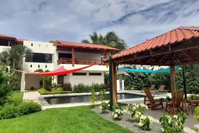 Image de Spacious House, New Saltwater pool & great Patio!