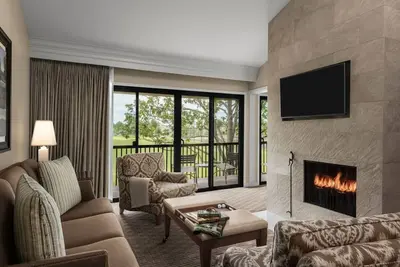 Image de No Boring Days! 4 Spacious Suites Close to Black Stallion Winery, Onsite Golf!