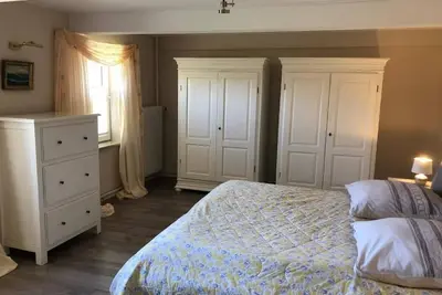 Image de Maison de vacances \"Großes Reetdachhaus Langenhorn\" avec jardin, terrasse et Wi-Fi