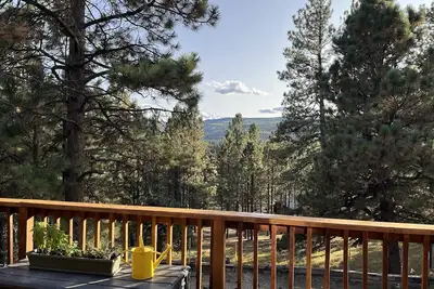 Image de Cozy cabin in the woods. 12 min from the Angel Fire ski resort; 6 to golf course