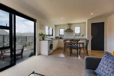 Image de Sunny Queenstown Cottage in Shotover Country