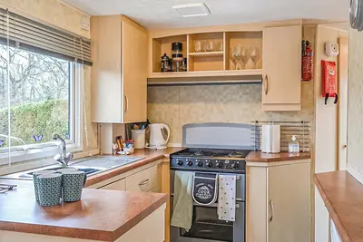 Image de Traditional yet comfortable caravan with one double and one twin.