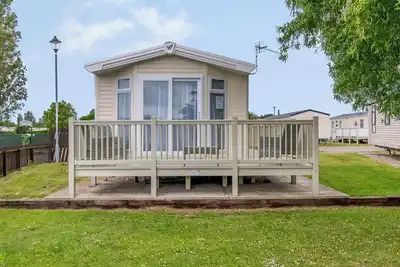 Image de 12ft-wide luxury caravan with one double and two twin.
