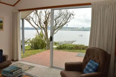 Image de Rainbow Drive · Lakefront prime location in Rainbow Point - fab!