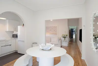 Image de Bondi Sands is a restful and minimal 2-bed apartment, minutes from the iconic beach