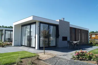 Image de Chalet avec 2 chambres Ă coucher et terrasse