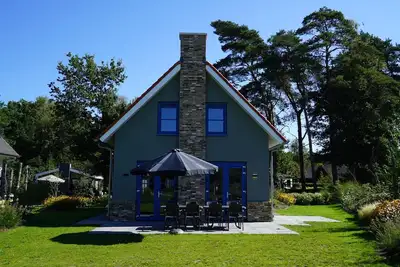 Image de Detached bungalow on the water with 4 bedrooms