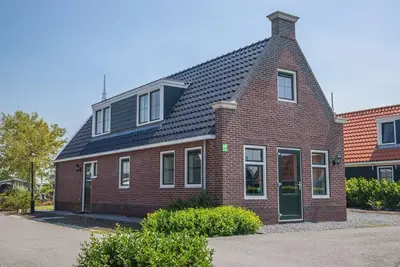 Image de Bungalow indépendant avec 3 chambres à coucher avec lits à sommier tapissier