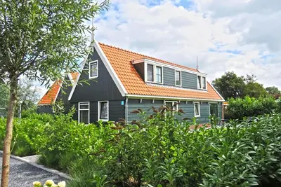 Image de Bungalow indépendant avec 5 chambres à coucher et une douche solaire