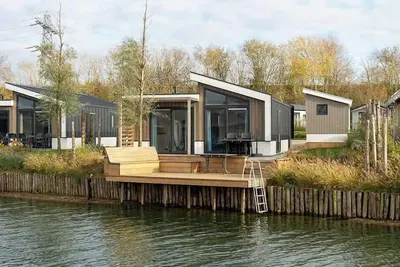 Image de Chalet with 4 bedrooms, a terrace and a jetty