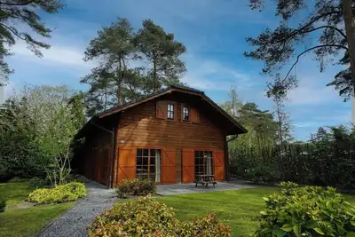 Image de Chalet avec 6 chambres à coucher et 2 places de stationnement
