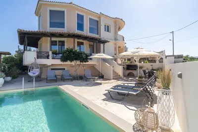 Image de Kondarini - 4 Bedroom Villa with Sea View
