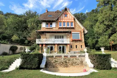 Image de Maison de charme nichée dans le bois pour une expérience unique