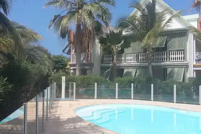 Image de Appartement de charme dans le Village d'Orient Bay, piscine