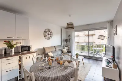 Image de Le Sextant - Piscine partagée et garage privé fermé