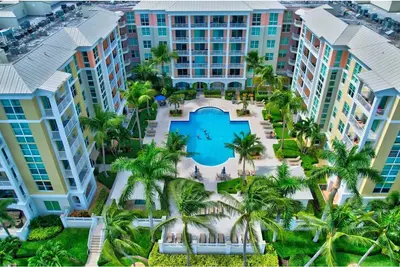 Image de Luxury - Resort style condo on intracoastal marina, 5 min from the beach!