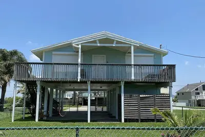 Image de Cozy getaway blocks from the beach and the bay. Perfect for families and couples