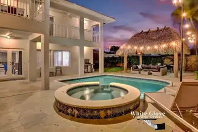 Spectacular 7br Heated Pool Jacuzzi Tiki Game