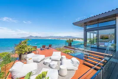Image de Casa Todo Bien in Kupuri by Mita Residential. Lavish, Ocean front, Pool, Staff