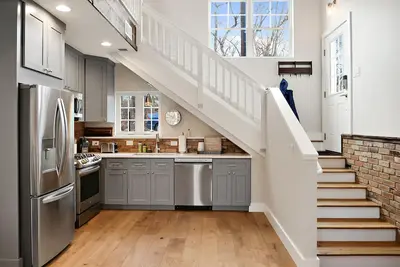 Image de The Kroll House Loft - Location, Comfort, and Fun!