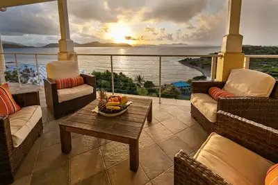 Your island home away from home ~ 4bdm sleeps 8, pool w/ocean view