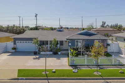 Image de Cheerful and Cozy Home in heart of Orange County, 5 mins Disneyland and Beaches