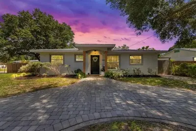 Image de 15-20 min. drive to beach, cheerful home w/ free parking in A+ area