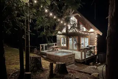 Image de Cozy & Modern Shawnigan Lake Cabin