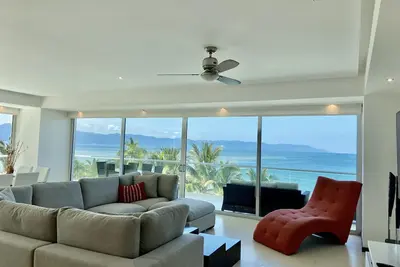Image de Peninsula Vallarta Oceanfront Luxury, Breathtaking Views, Walk to La Isla Shops!