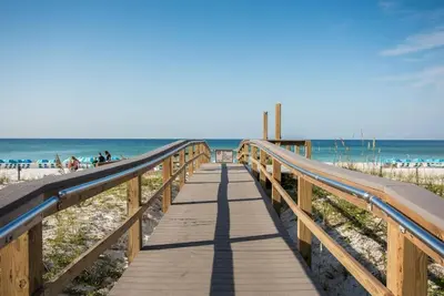 Image de Azure 601 • Luxury Top Floor Corner Unit, Ocean Front Private Balcony • Free Beach Service