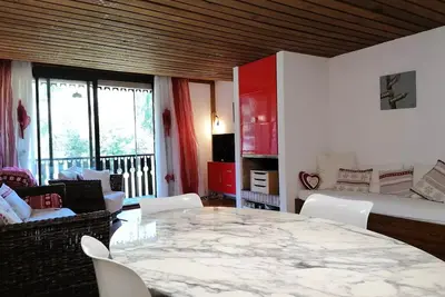 Image de Schöne 2 Zimmer renoviert, geräumig, Residenz vor Pisten und in der Nähe von Geschäften, Südbalkon, Pra Loup