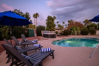 Image de Thunderbird House and Casita w/Pool, Hot Tub, Pickleball, Basketball, and games