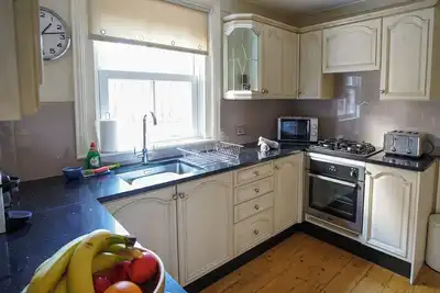 Image de 2 Bed-Dog Friendly- With Parking-Central Cowes