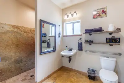 Image de Beautiful retreat on Hat Creek, Fire Pits, Fishing, 15 min to Lassen park