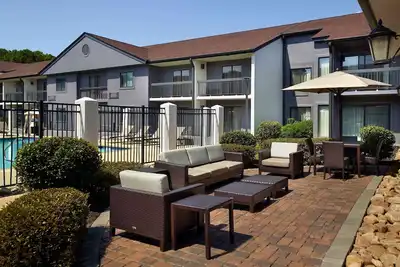 Image de Great Relaxing Overnight Stay! 2 Comfortable Units, Free Parking, Onsite Pool