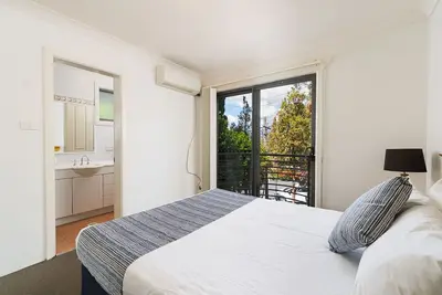 Image de Fully Furnished and Equipped 2 Bedroom Apartment in Hornsby