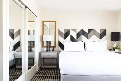 Image de Explore Luxurious Suite with Living Spaces, Private Balconies, Rooftop Pool!
