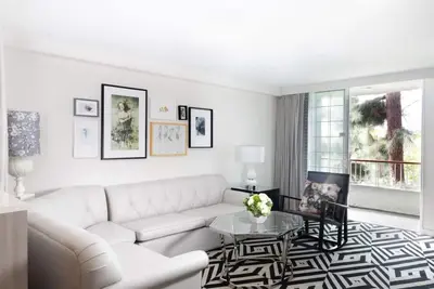 Image de Luxurious Stay with Rooftop Swimming Pool in La! Near Los Angeles County Museum!