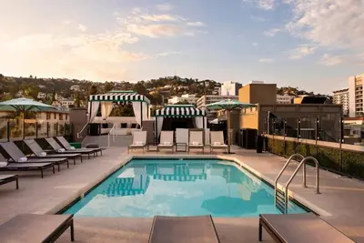 Image de A Sophisticated Suite, Striking City Views! Rooftop Heated Pool, Pet-friendly!