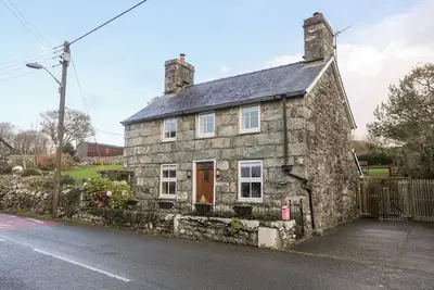 Image de Ty'N Y Clawdd, pet friendly, with hot tub in Dyffryn Ardudwy
