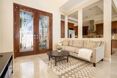 Image de Grand 3br Home near Disneyland w\/Game Room