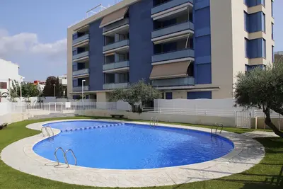 Image de Appartement moderne avec piscine, à 200m de la plage et proche port de plaisance!