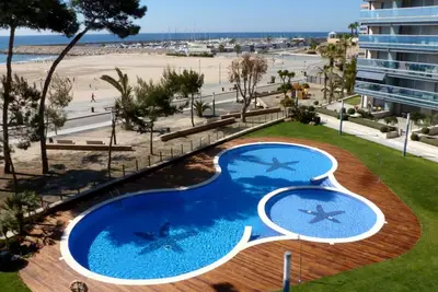 Image de Appartement moderne en bord de mer avec clim, terrasse, piscine et parking privé - 6 pers, Torredembarra