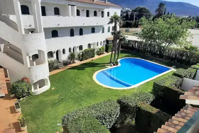 Superbe Appartement à Llançà avec Piscine Commune, Proche Plage et Centre-Ville