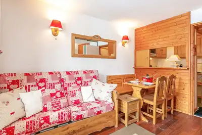 Image de Studio soigné avec Wifi, proche centre et pistes