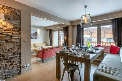 Image de Appartement 4 pièces de prestige, spacieux et raffiné, proche du Vieux Village, pour 6 personnes