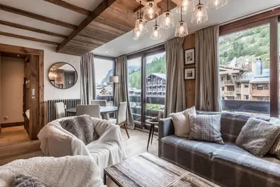 Image de Appartement de caractère haut de gamme au centre de Val-d'Isère, proche des pistes