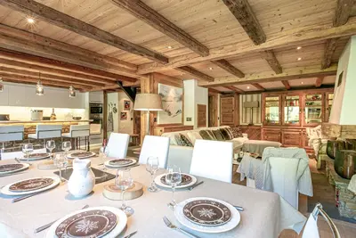 Image de Cocon raffiné 5 pièces skis aux pieds à Val-d’Isère avec wifi, cheminée et garage